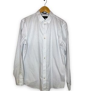 Banana Republic Slim Fit Non-Iron Men’s Button Down Dress Shirt, Used Condition